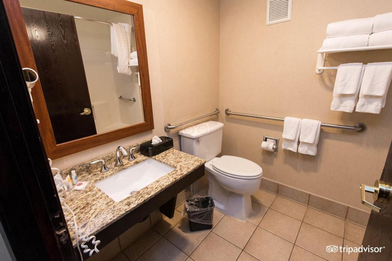 Wingate By Wyndham Anchorage Downtown - Ship Creek Hotel Bagian luar foto