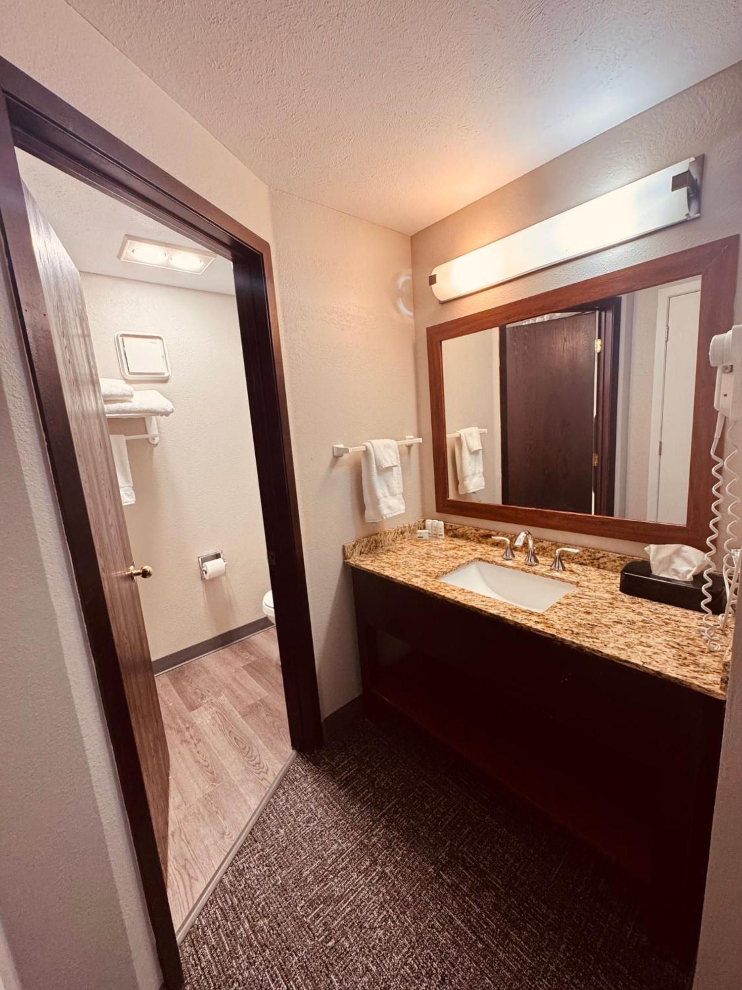 Wingate By Wyndham Anchorage Downtown - Ship Creek Hotel Bagian luar foto