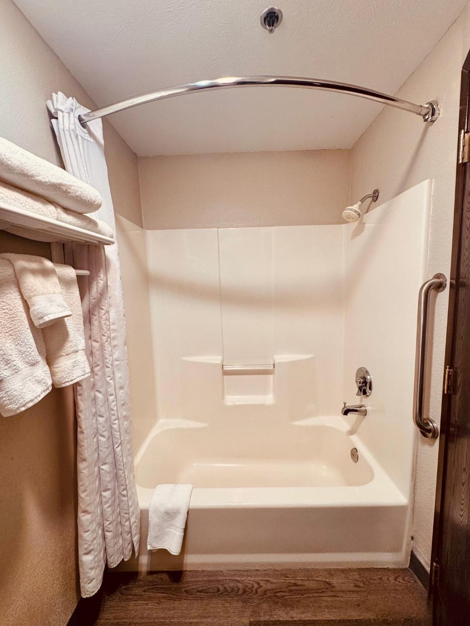 Wingate By Wyndham Anchorage Downtown - Ship Creek Hotel Bagian luar foto