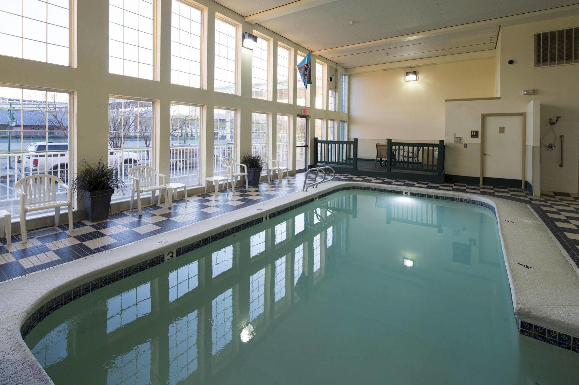 Wingate By Wyndham Anchorage Downtown - Ship Creek Hotel Bagian luar foto